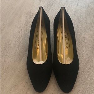 NWT Bruno Magli Black Pumps. Size 9